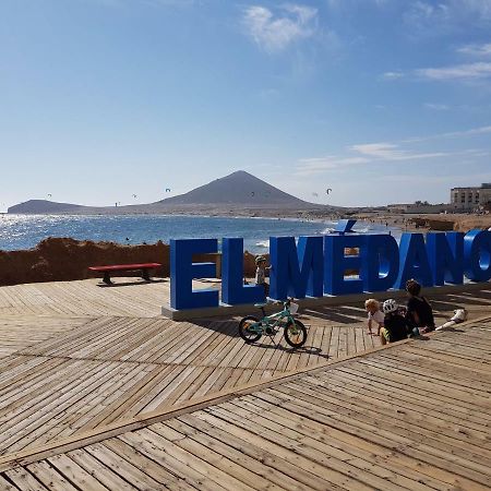 Alquilaencanarias El Medano Mirazul Plaza Roja Buitenkant foto